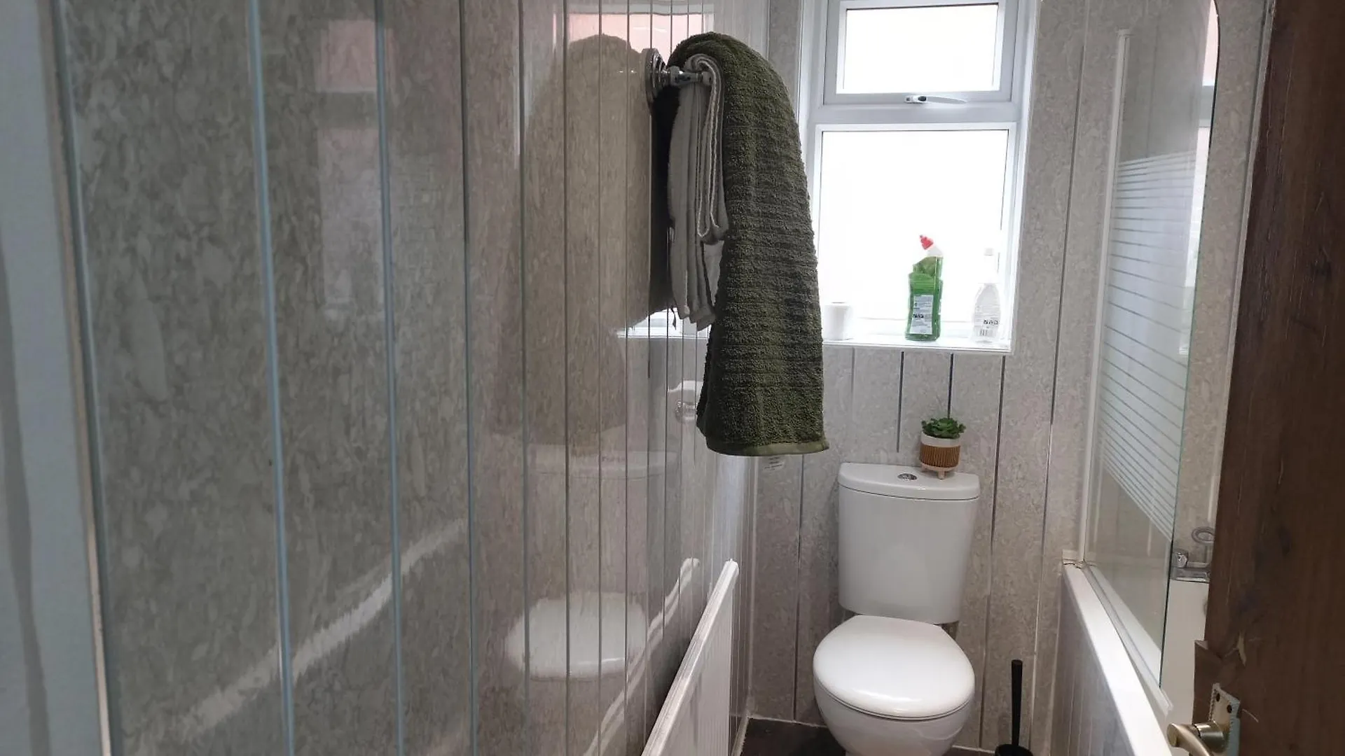 An Exquisite Deluxe Room In A Hotel - Free Parking - With Access To Resturant - Shisha Bar- Wine Bar Leeds  0*, Leeds (West Yorkshire) Großbritannien