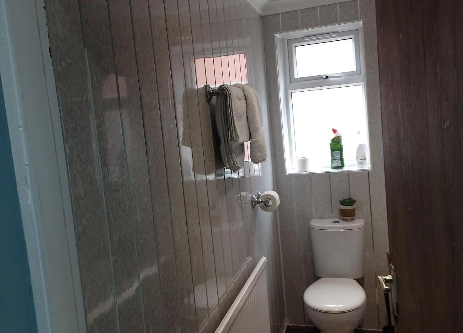 An Exquisite Deluxe Room In A Hotel - Free Parking - With Access To Resturant - Shisha Bar- Wine Bar Leeds  Aparthotel Leeds (West Yorkshire)