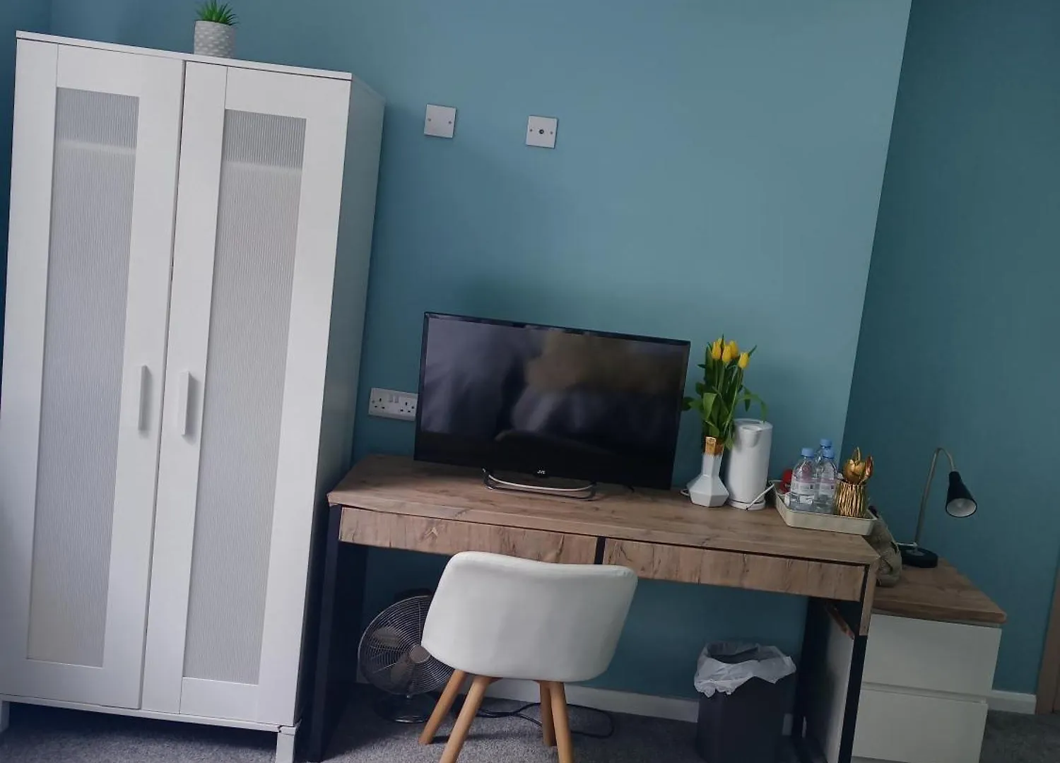 An Exquisite Deluxe Room In A Hotel - Free Parking - With Access To Resturant - Shisha Bar- Wine Bar Leeds  Aparthotel Leeds (West Yorkshire)