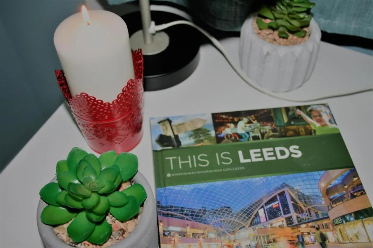 An Exquisite Deluxe Room In A Hotel - Free Parking - With Access To Resturant - Shisha Bar- Wine Bar Leeds  0*, Leeds (West Yorkshire)