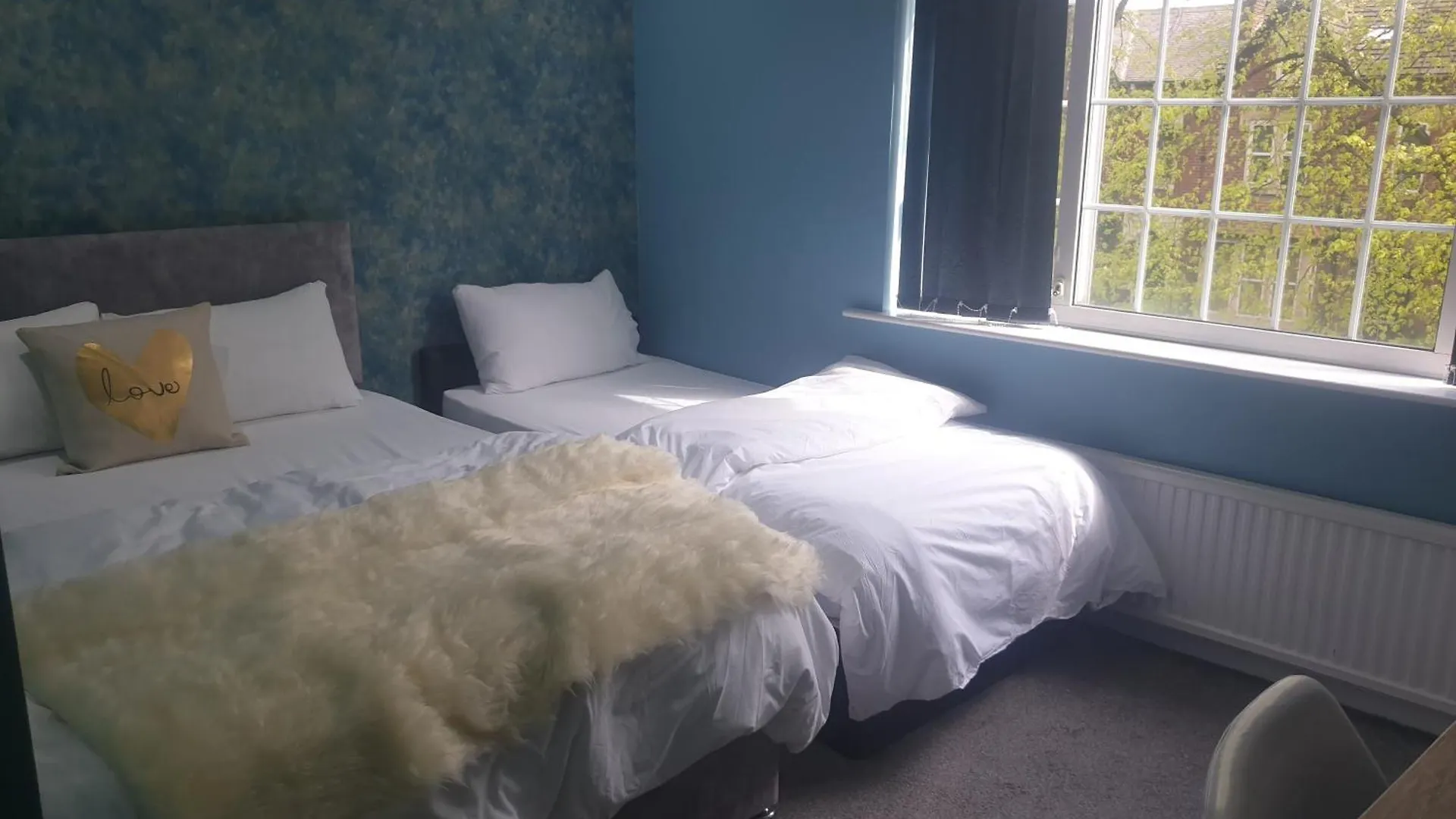 An Exquisite Deluxe Room In A Hotel - Free Parking - With Access To Resturant - Shisha Bar- Wine Bar Leeds  Leeds (West Yorkshire)