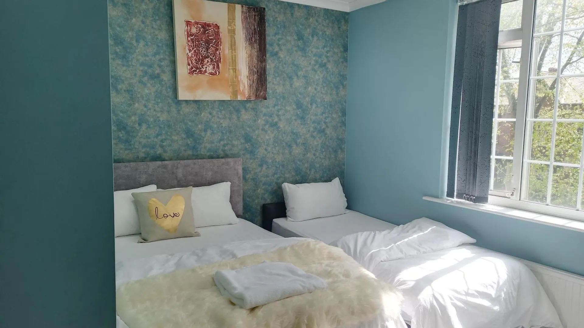 An Exquisite Deluxe Room In A Hotel - Free Parking - With Access To Resturant - Shisha Bar- Wine Bar Λιντς 0*,  Ηνωμένο Βασίλειο
