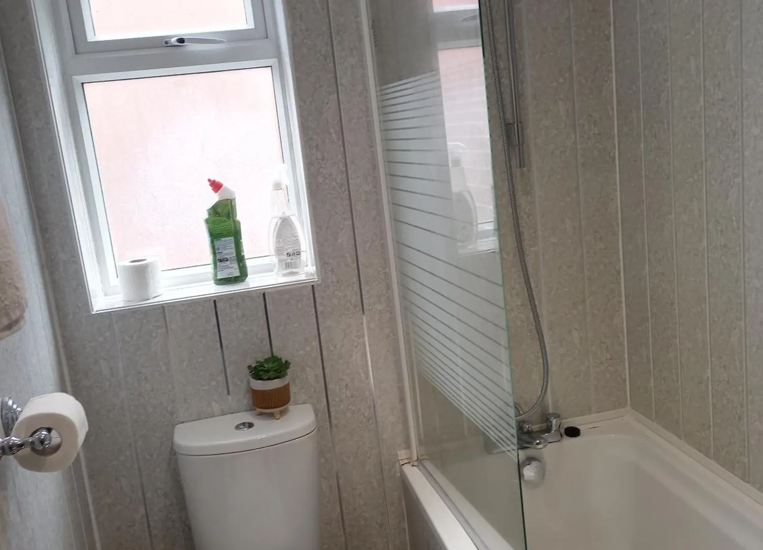 Ξενοδοχείο με διαμερίσματα An Exquisite Deluxe Room In A Hotel - Free Parking - With Access To Resturant - Shisha Bar- Wine Bar Λιντς Ηνωμένο Βασίλειο